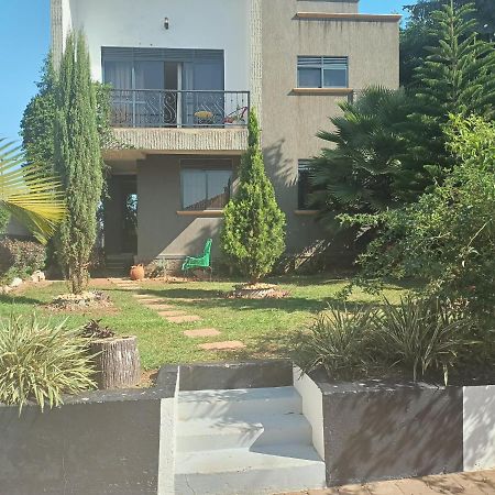 Jacuzzi City Home Kampala Esterno foto