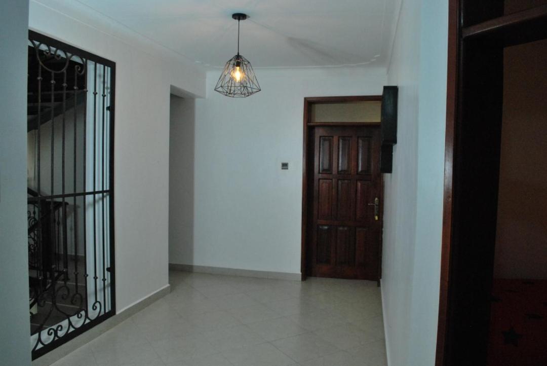 Jacuzzi City Home Kampala Esterno foto