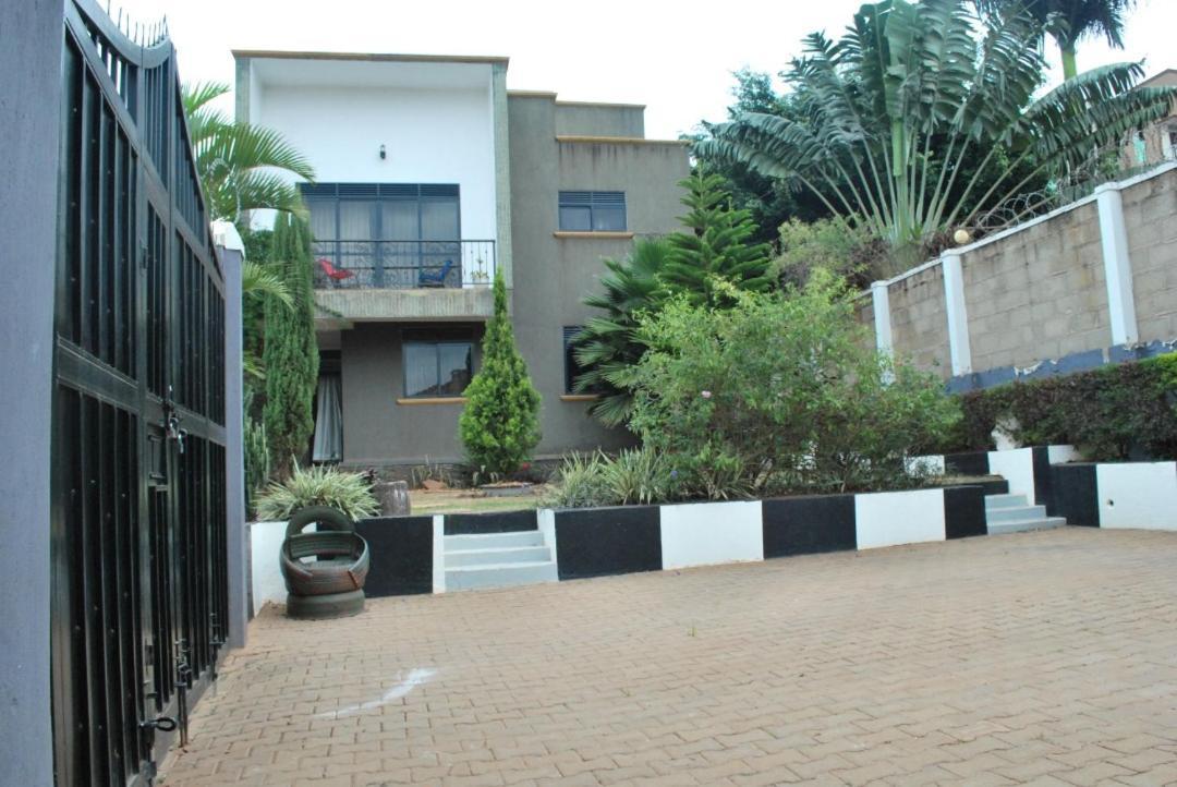 Jacuzzi City Home Kampala Esterno foto
