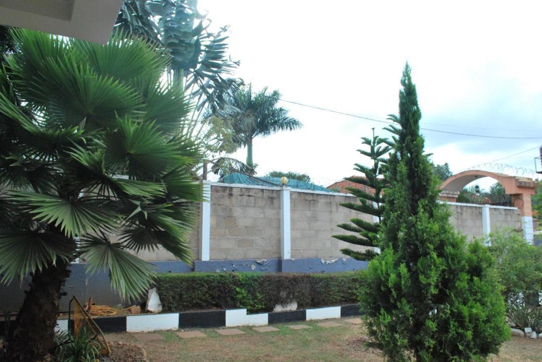 Jacuzzi City Home Kampala Esterno foto