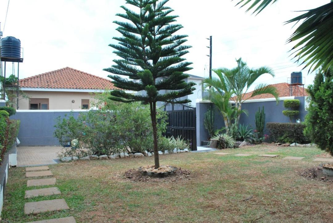 Jacuzzi City Home Kampala Esterno foto