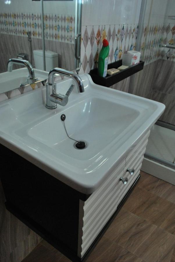 Jacuzzi City Home Kampala Esterno foto