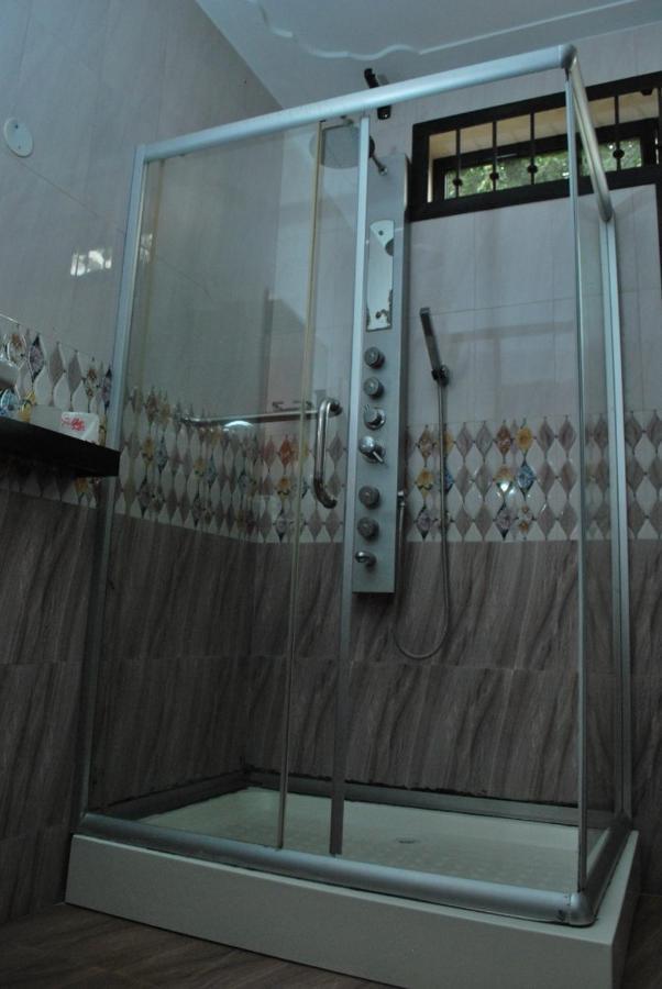 Jacuzzi City Home Kampala Esterno foto