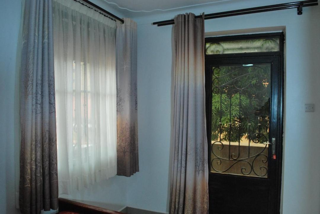 Jacuzzi City Home Kampala Esterno foto