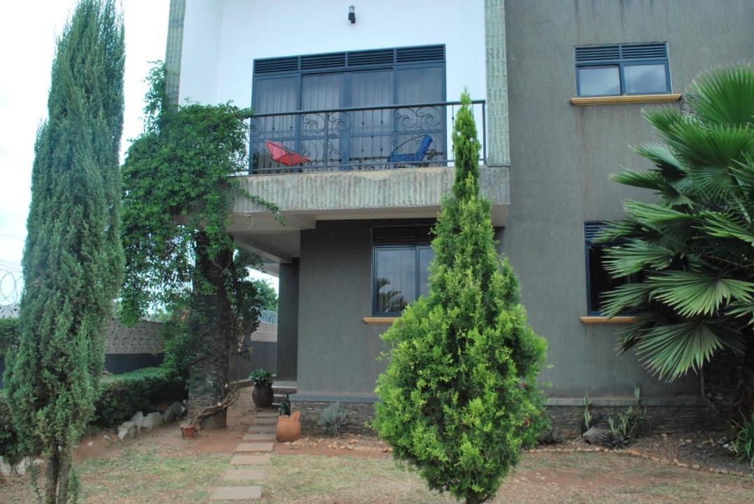 Jacuzzi City Home Kampala Esterno foto