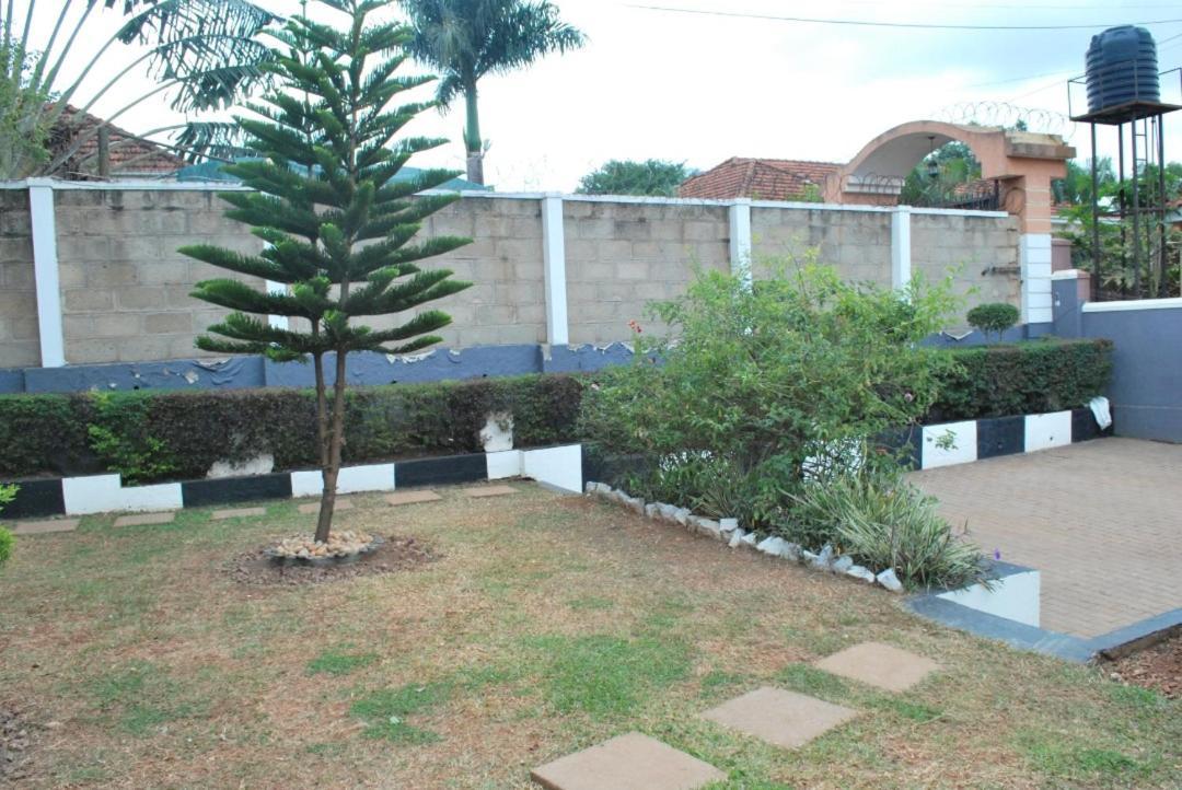 Jacuzzi City Home Kampala Esterno foto
