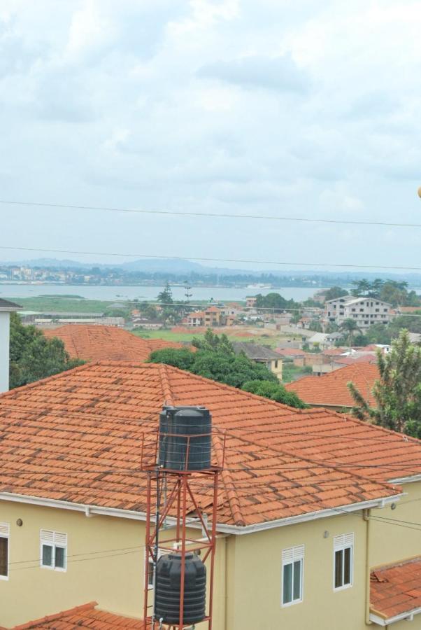 Jacuzzi City Home Kampala Esterno foto