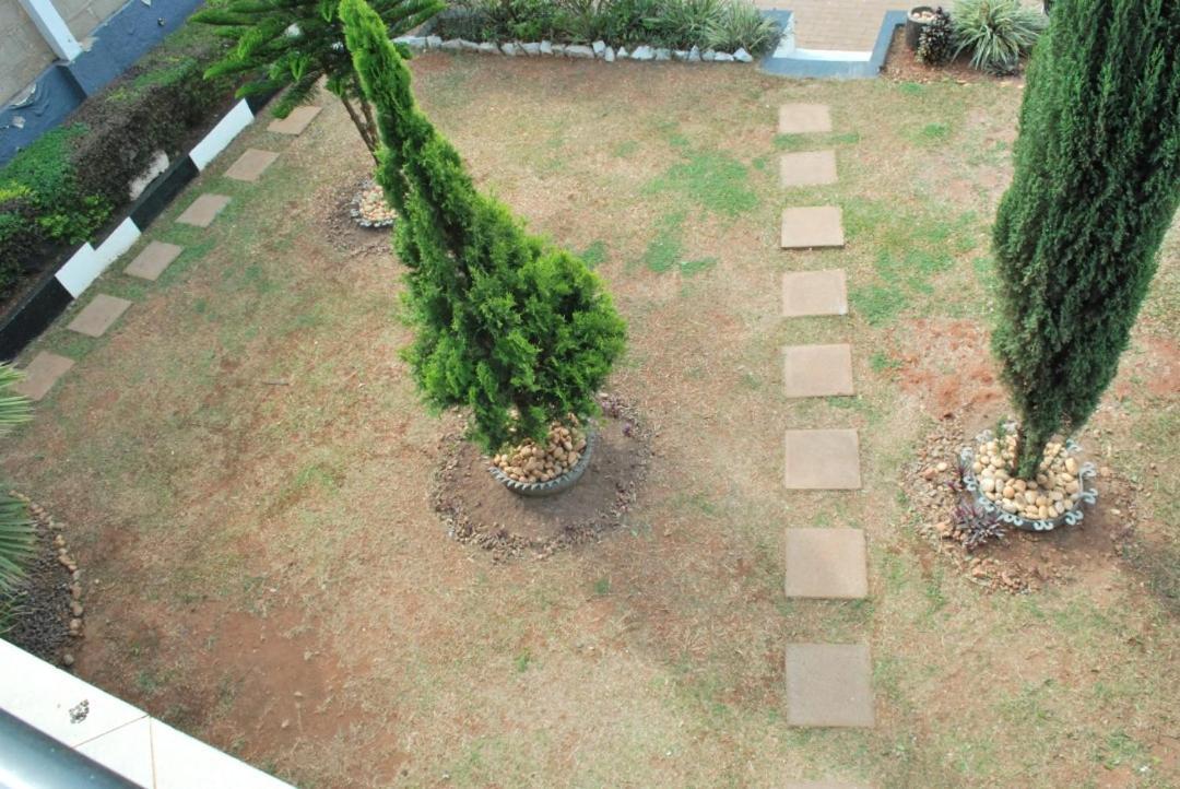 Jacuzzi City Home Kampala Esterno foto