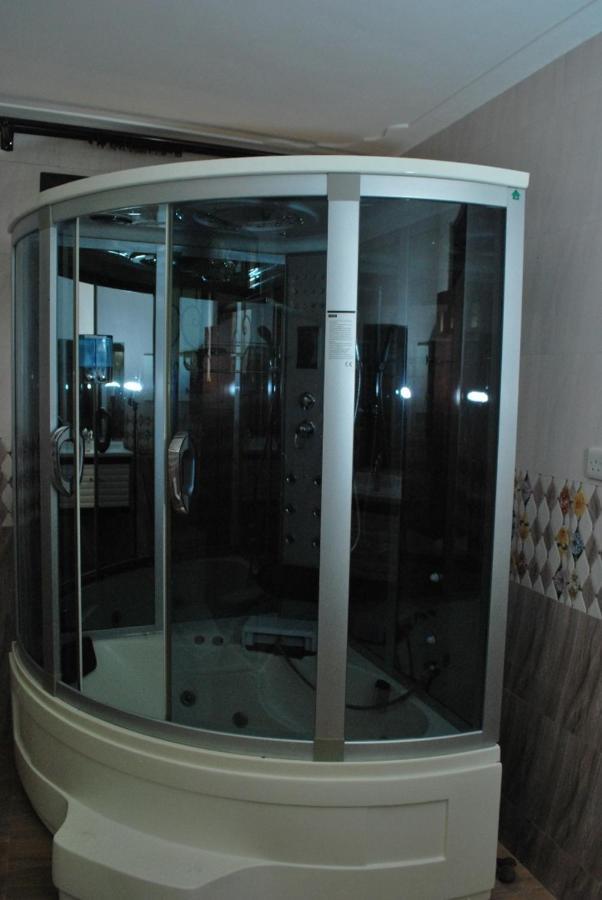 Jacuzzi City Home Kampala Esterno foto