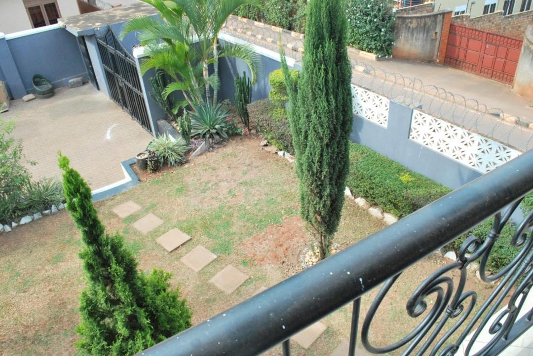 Jacuzzi City Home Kampala Esterno foto